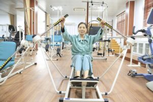 Bệnh nhân tập phục hồi chức năng