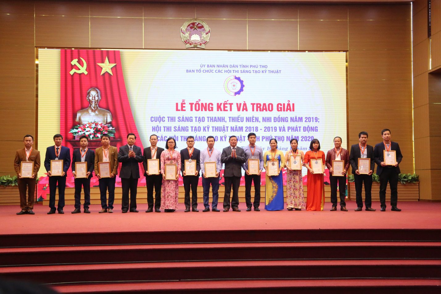 10122019 trao giai 2