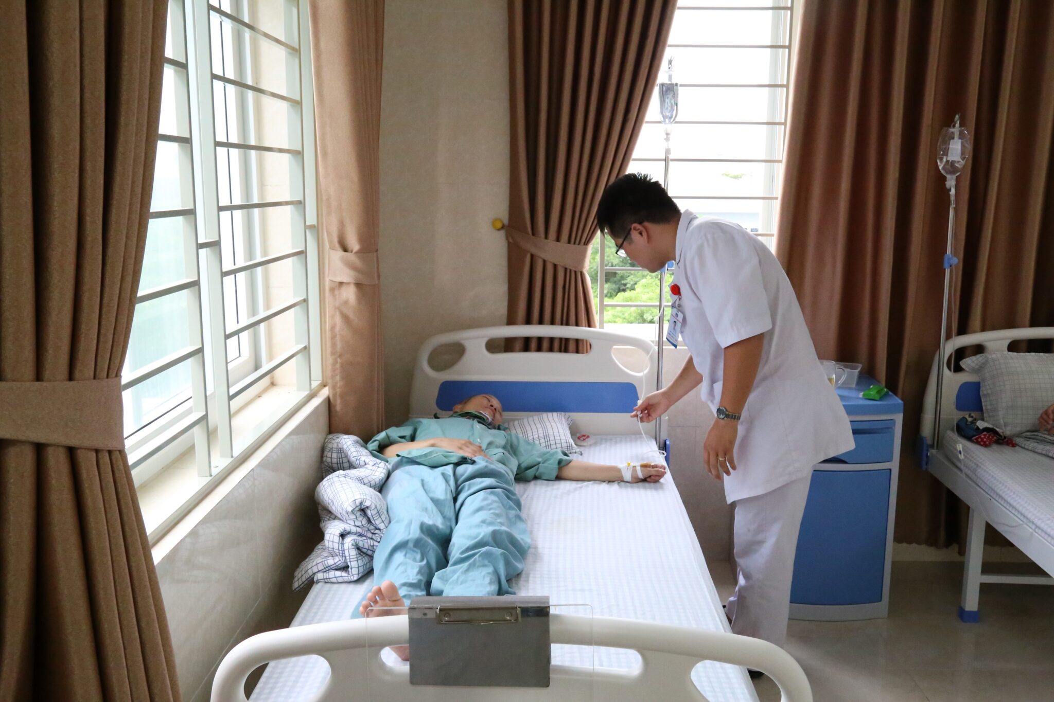 Tòa nhà mới 11 tầng Trung tâm Ung Bướu và Trung tâm Đột quỵ chính thức đi vào hoạt động 5 Người bệnh được chăm sóc tận tình, chu đáo