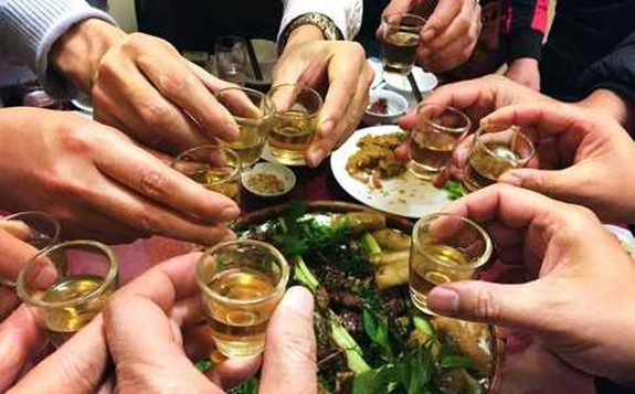 Viêm tụy cấp – 5 điều bạn cần biết về nó! 2 Uống rượu bia nhiều là một trong những nguyên nhân gây viêm tụy cấp