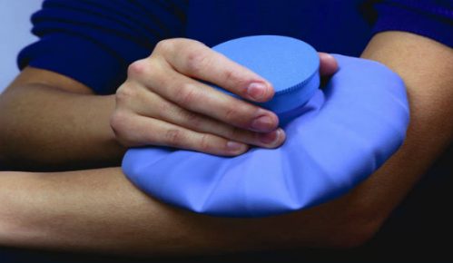 Chườm đá giảm sưng nề, giảm đau trong chấn thương thể thao
