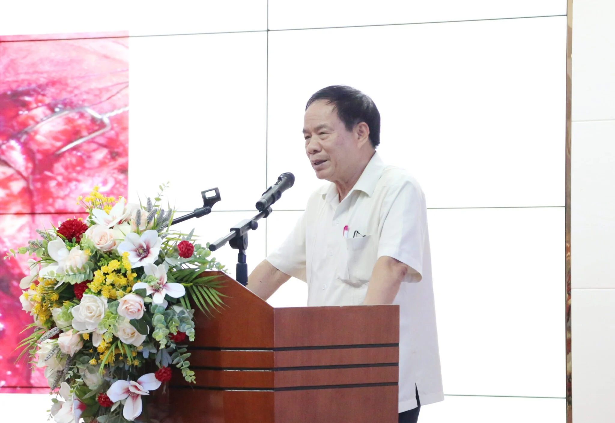  GS. TS Nguyễn Văn Thông - Chủ tịch Hội Đột quỵ Việt Nam đến dự và tham gia báo cáo tại Hội thảo