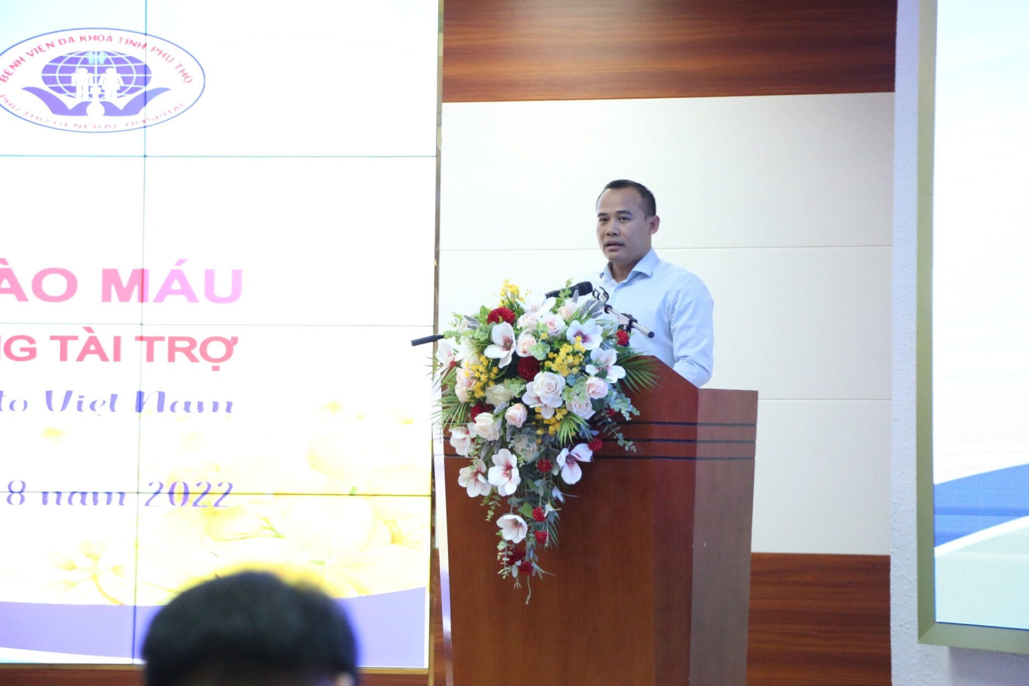 Công ty TNHH thiết bị y tế Phương Đông trao tặng Máy chiết tách tế bào máu cho Bệnh viện đa khoa tỉnh Phú Thọ 3 Đ/c Hoàng Anh Minh - GĐKD Công ty TNHH thiết bị y tế Phương Đông phát biểu trong chương trình