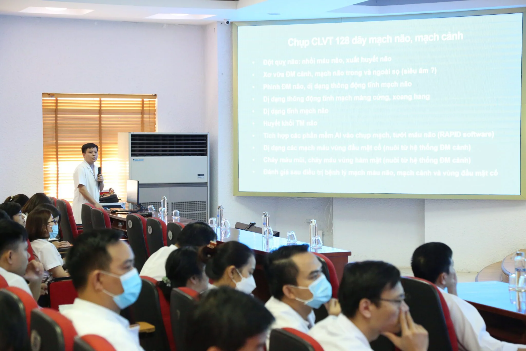 Ts.Bs Trần Quang Lục giảng viên tại chương trình tập huấn “Ứng dụng Cắt lớp vi tính 128 dãy trong chẩn đoán”