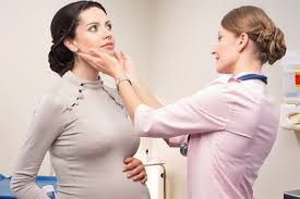 Phụ nữ mang thai cần được khám và phát hiện bệnh lý tuyến giáp đặc biệt là bệnh cường giáp