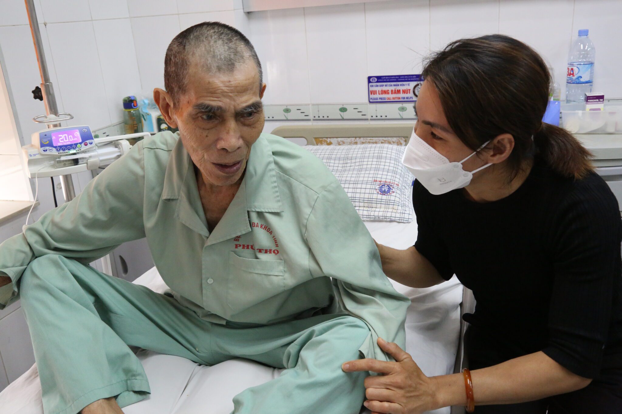 Cứu sống cụ ông 86 tuổi vỡ phình động mạch chủ bụng 4 Sau phẫu thuật vỡ phình động mạch chủ bụng 16 ngày người bệnh ổn định và được ra viện