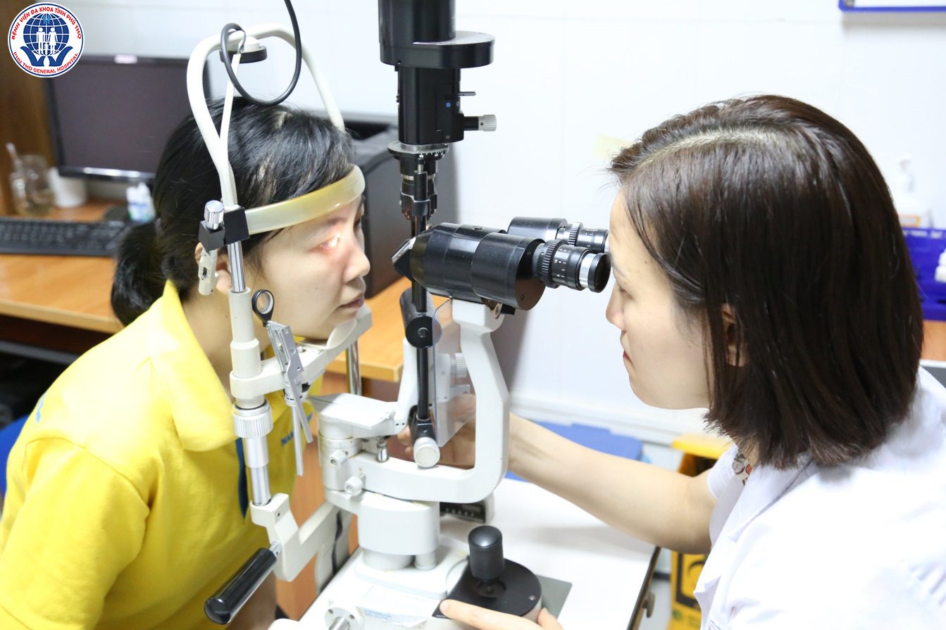Thăm khám các bệnh lý về mắt tại Bệnh viện Đa khoa tỉnh Phú Thọ