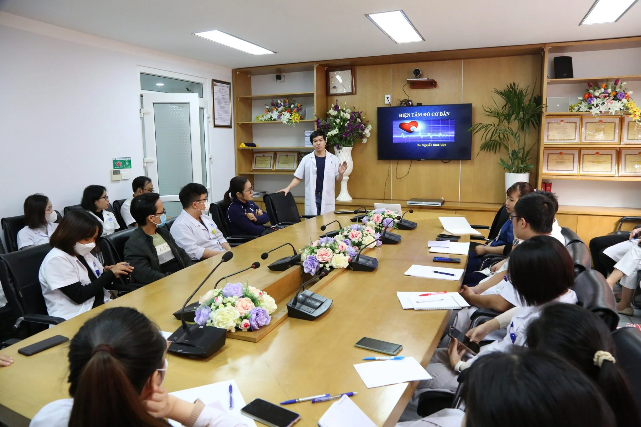 BSCKII Nguyễn Đình Việt giảng viên trong chương trình đào tạo điện tâm đồ cơ bản