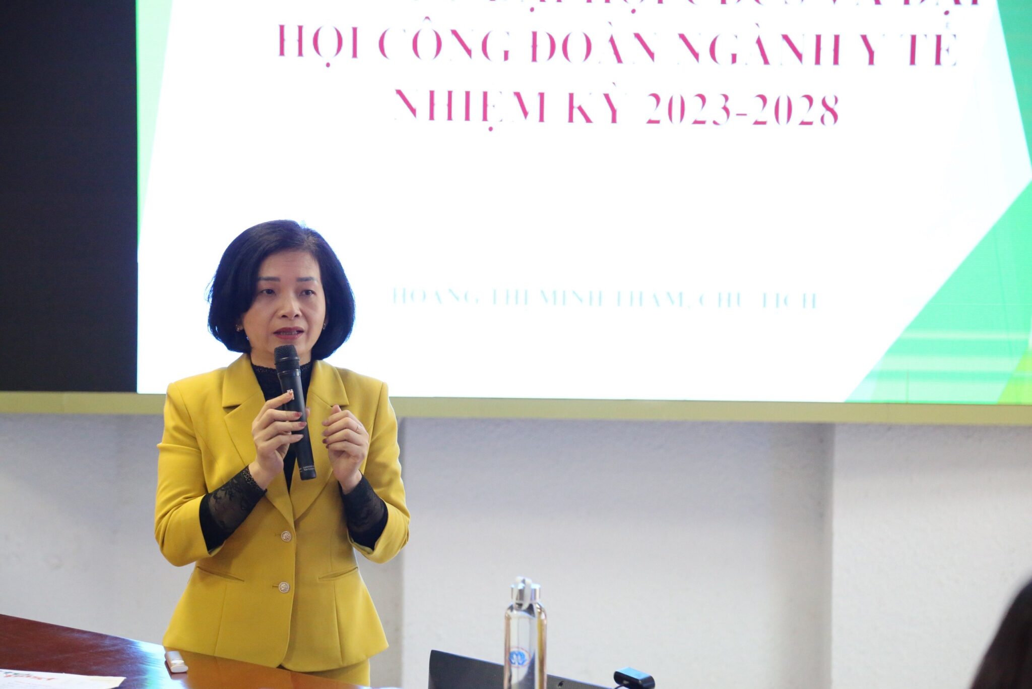 Đ/c Hoàng Thị Minh Thắm - Ủy viên ban chấp hành Liên đoàn lao động tỉnh – Chủ tịch Công đoàn ngành Y tế Phú Thọ