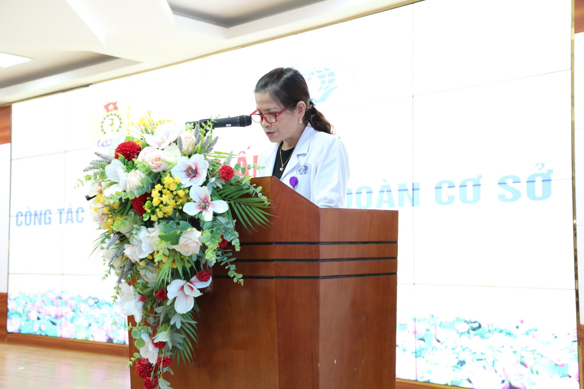 Bs.CKII Thiều Thị Thanh Thủy - Giám đốc TT Thận lọc máu- Chủ tịch Công đoàn Bệnh viện đa khoa tỉnh Phú Thọ phát biểu khai mạc tại chương trình