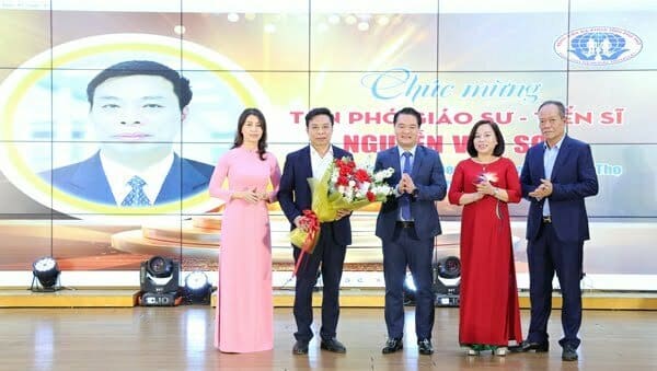 Thầy thuốc Việt Nam