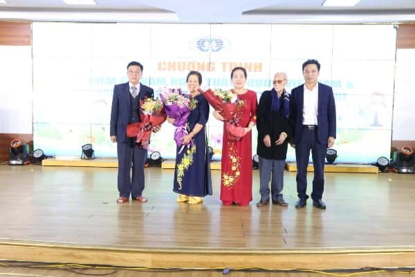 Câu lạc bộ thầy thuốc hưu trí