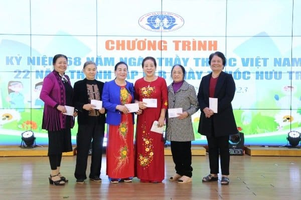 Câu lạc bộ thầy thuốc hưu trí