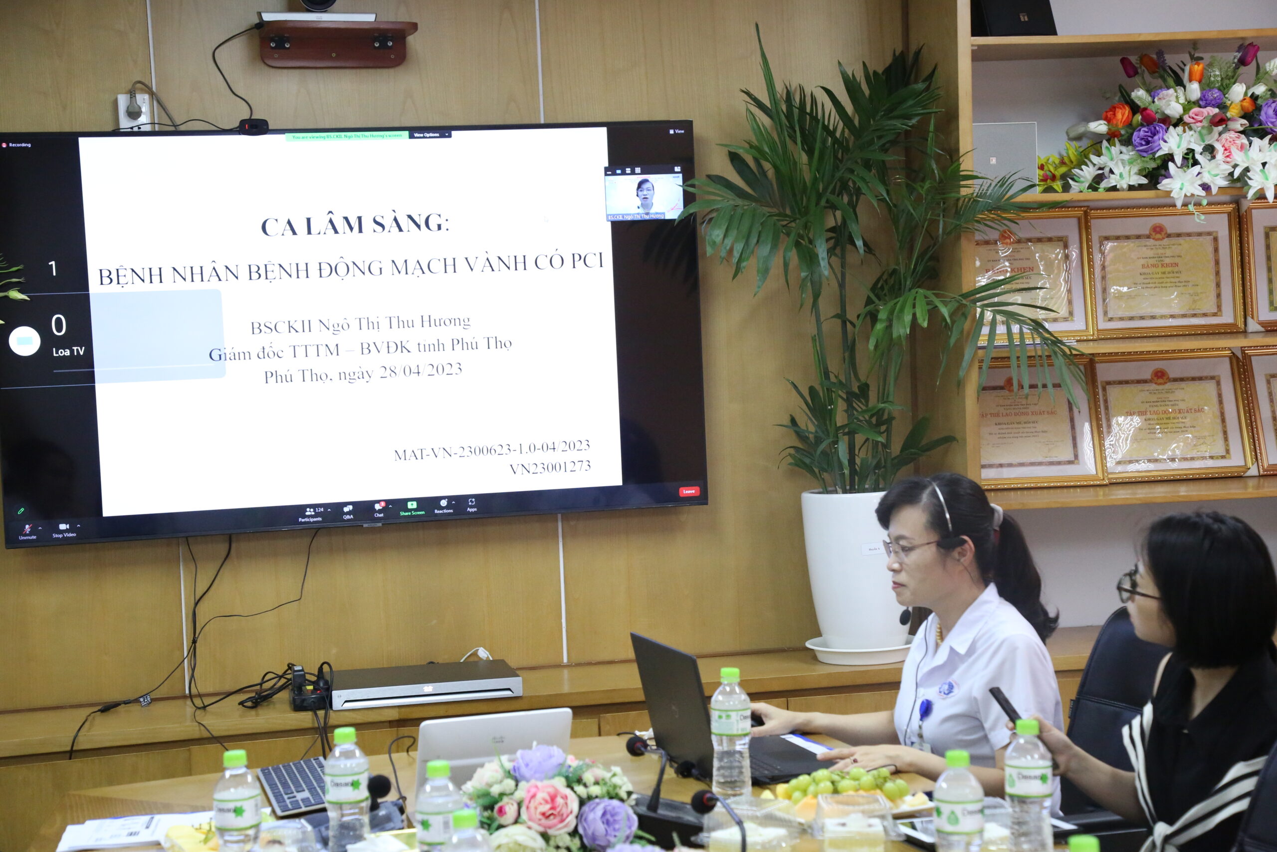 BSCKII Ngô Thị Thu Hương – Giám đốc Trung tâm Tim mạch – Bệnh viện đa khoa tỉnh Phú Thọ báo cáo tại hôi thảo