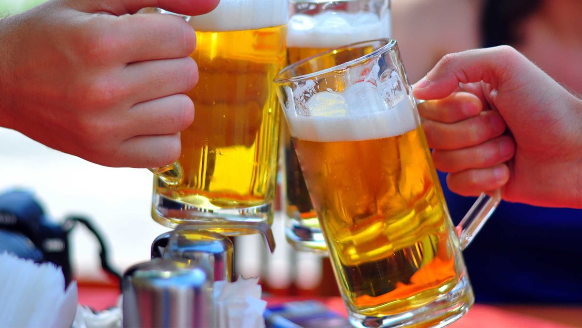 Uống nhiều rượu bia có thể là nguyên nhân gây rối loạn tiêu hóa