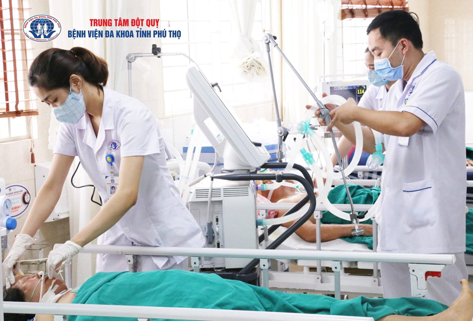 Trung tâm Đột quỵ - Bệnh viện đa khoa tỉnh Phú Thọ hoạt động theo mô hình khép kín đã và đang tạo nên một quy trình hoàn chỉnh trong cấp cứu và điều trị bệnh nhân đột quỵ.
