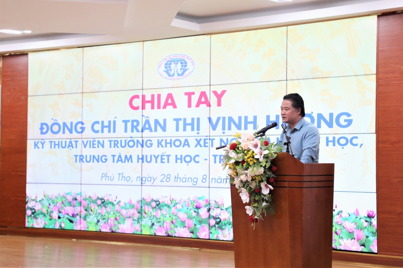 Bs CKII Lê Đình Thanh Sơn - Bí thư Đảng ủy – Giám đốc bệnh viện phát biểu tại buổi gặp mặt chia tay