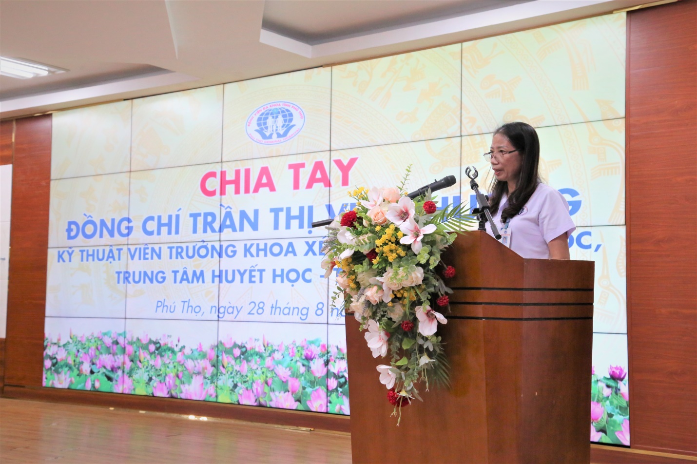 Đồng Chí Trần Thị Vịnh Hương phát biểu cảm ơn tại buổi gặp mặt