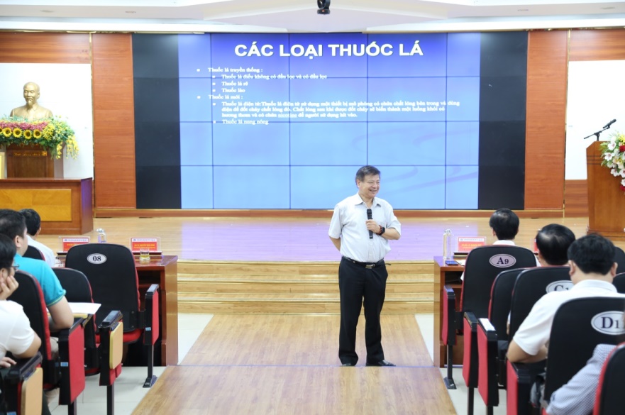 GS.TS Nguyễn Văn Kính, Phó chủ tịch Thường trực THYH Việt Nam chia sẻ trong buổi tập huấn.
