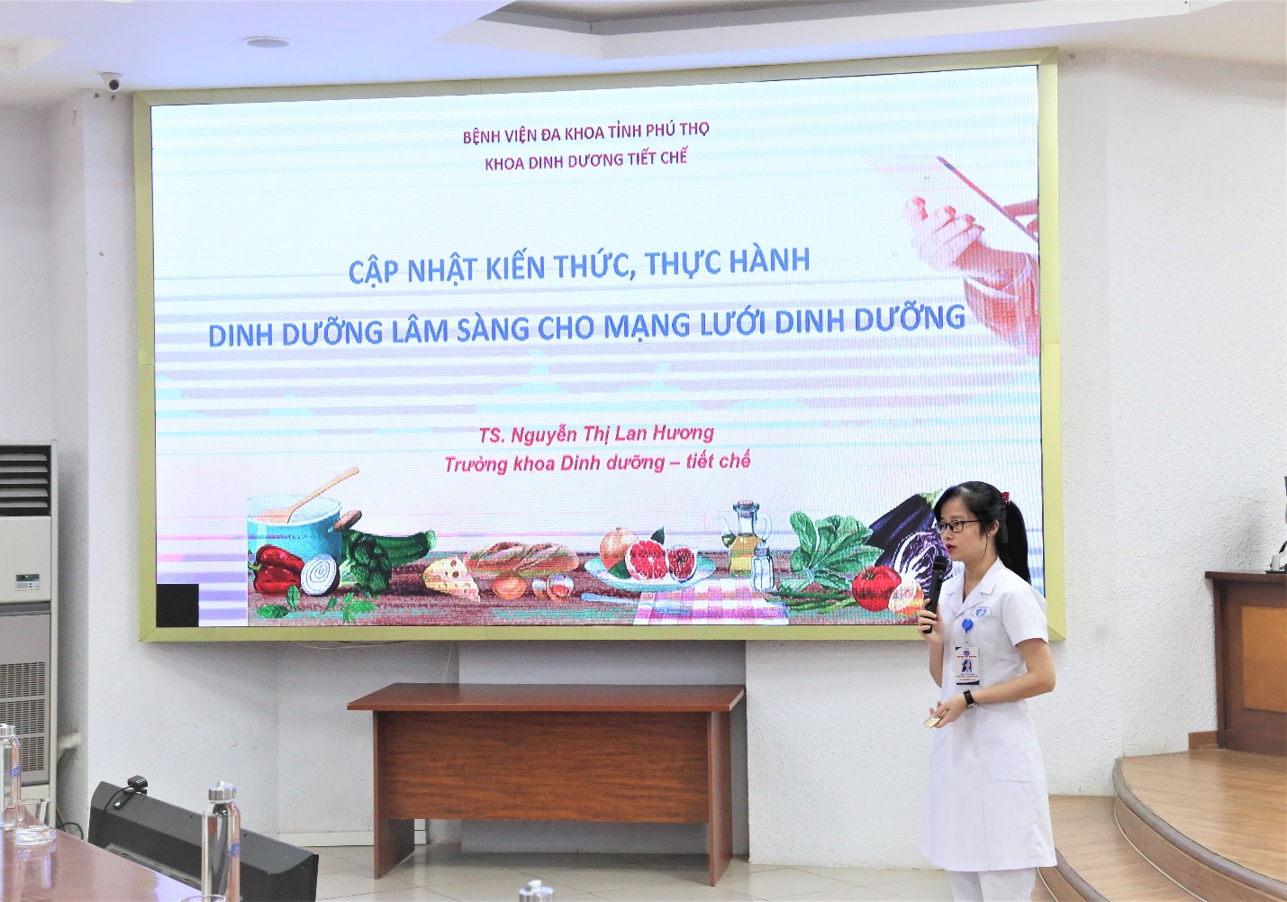 Tiến sĩ dinh dưỡng Nguyễn Thị Lan Hương - Trưởng khoa Dinh dưỡng tiết chế chia sẻ trong chương trình 