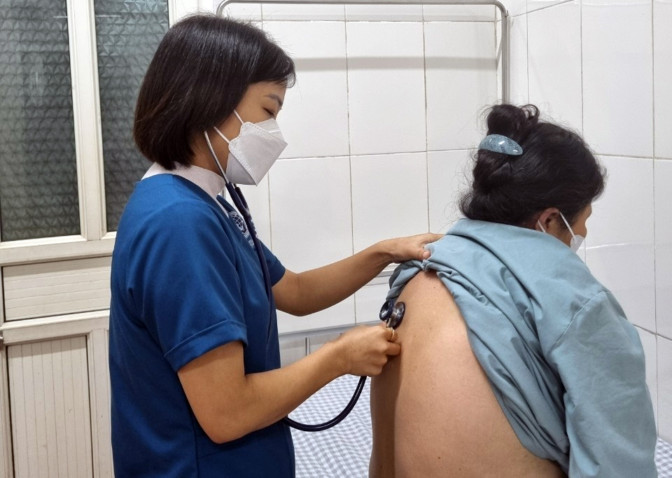 Người bệnh mắc cúm A được điều trị và chăm sóc tại Khoa Bệnh nhiệt đới 