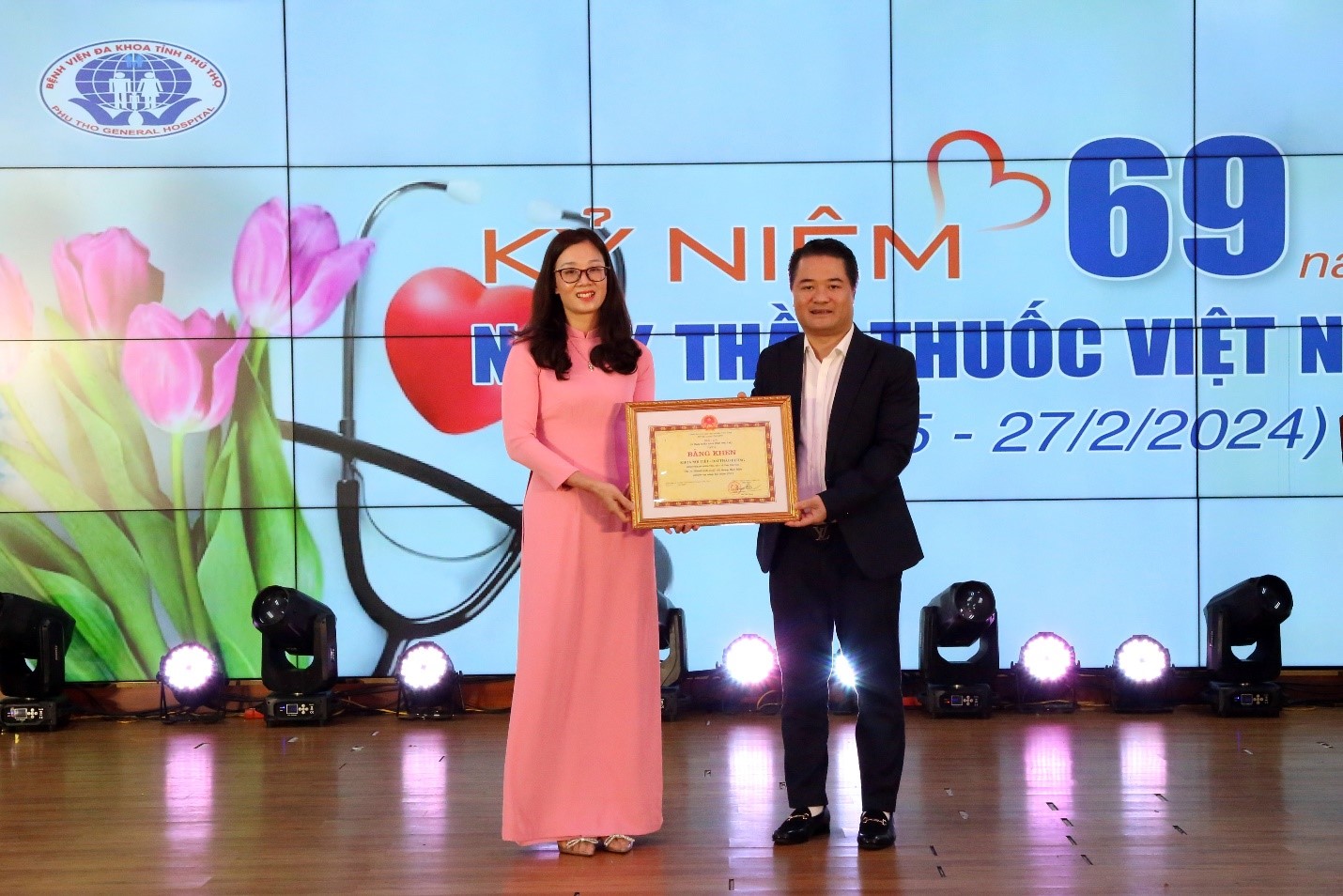 Tập thể khoa Nội tiết đái tháo đường vinh dự được nhận Bằng khen của Chủ tịch UBND tỉnh
