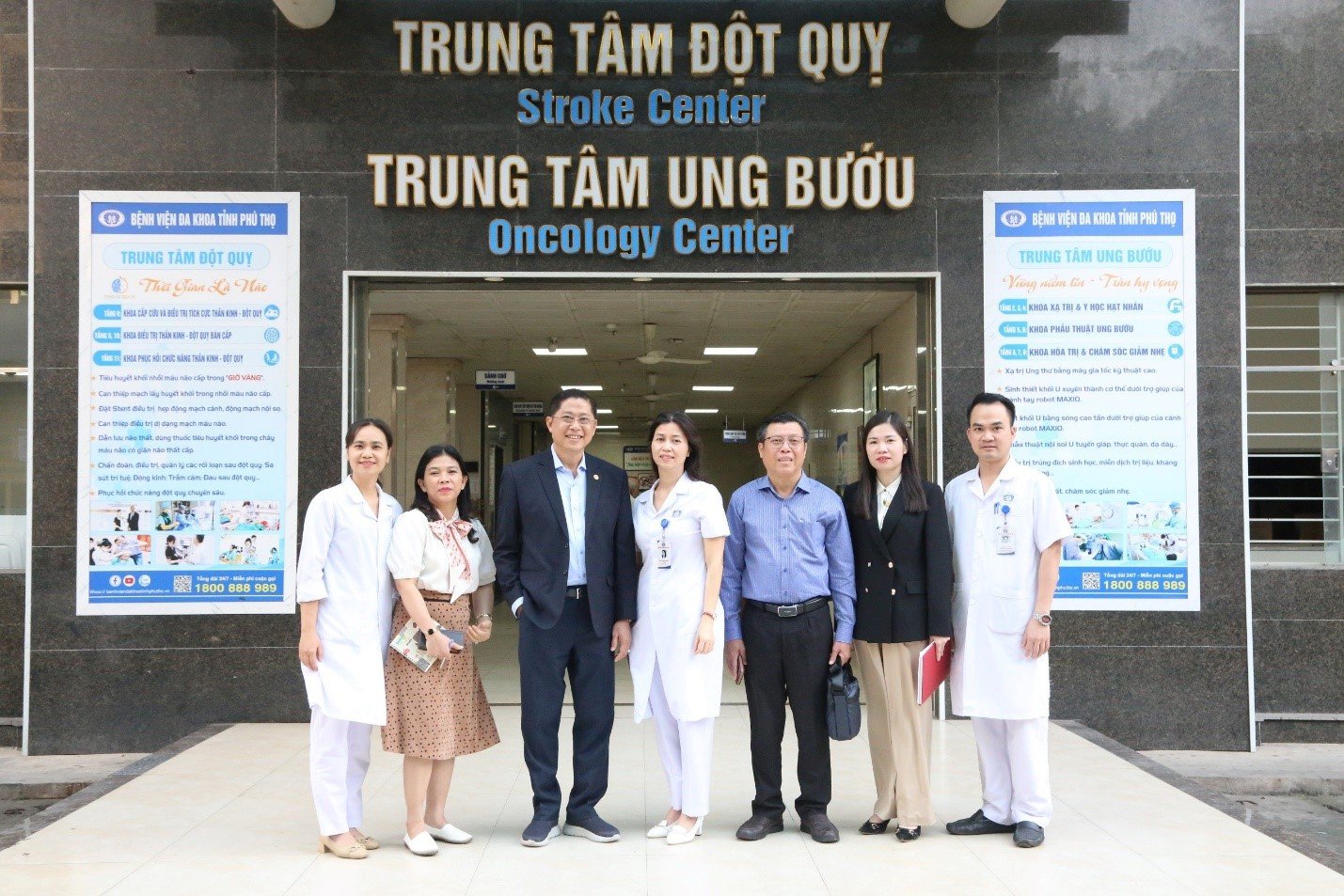 Đoàn công tác của Sở Y tế thành phố Cần Thơ tham quan, trao đổi kinh nghiệm triển khai thực tế tại các khoa mũi nhọn của Bệnh viện đa khoa tỉnh Phú Thọ