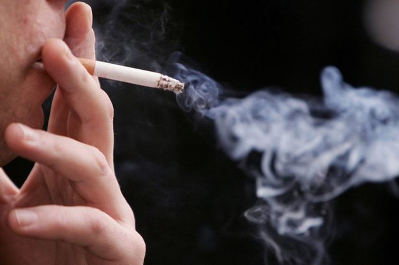 Những người có tiền sử hút thuốc lá, thuốc là nhiều năm có triệu chứng ho khạc đờm, khò khè, khó thở… cần được khám để loại trừ bệnh phổi tắc nghẽn