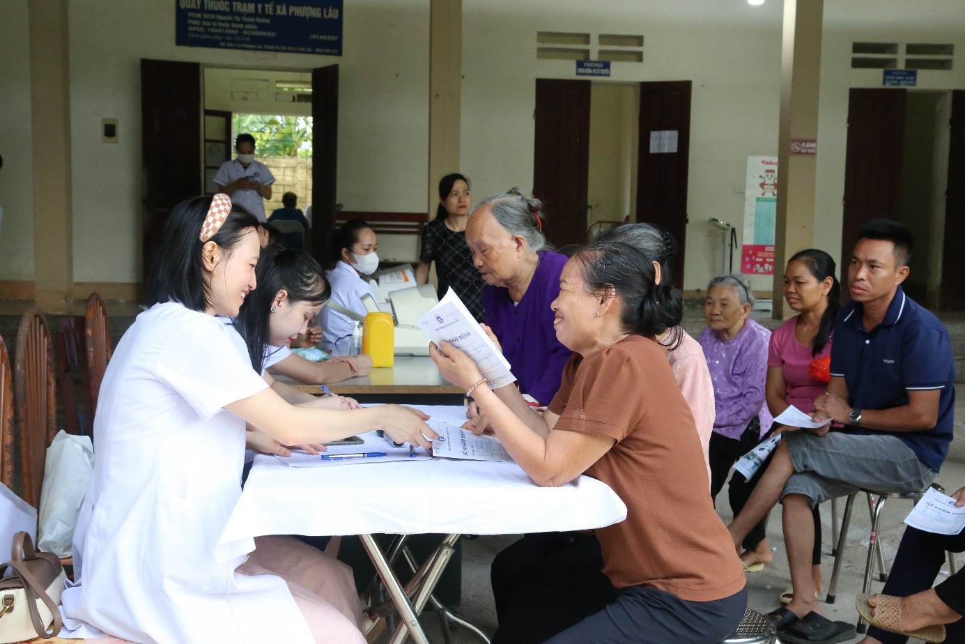 Chương trình Khám sàng lọc miễn phí bệnh lý Tim mạch, Nội tiết - Đái tháo đường và Mắt thu hút được đông đảo người dân đến khám