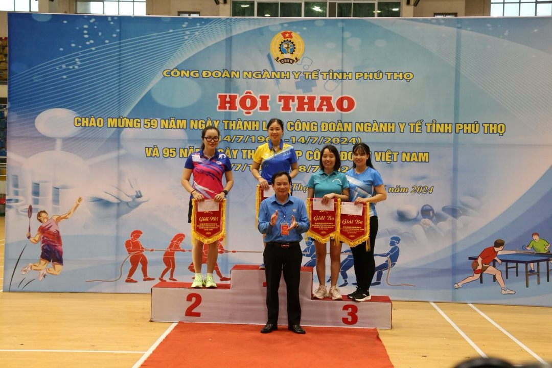 Vận động viên của BVĐK tỉnh Phú Thọ nhận giải Nhì Bóng bàn đơn nữ dưới 45 tuổi