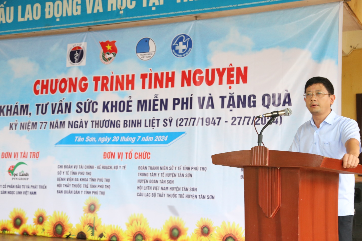Đồng chí Dương Đức Thiện - Phó Vụ trưởng Vụ Kế hoạch - Tài chính, Bộ Y tế, Phó Ban Quân dân y cấp Bộ, phát biểu tại chương trình.