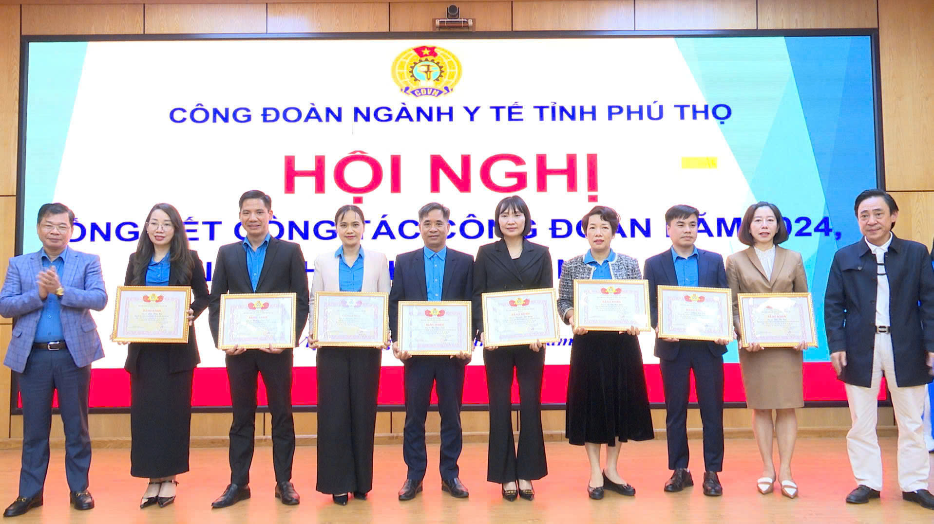 Vinh danh cán bộ công đoàn xuất sắc tại Hội nghị Tổng kết công tác Công đoàn năm 2024 và triển khai nhiệm vụ năm 2025