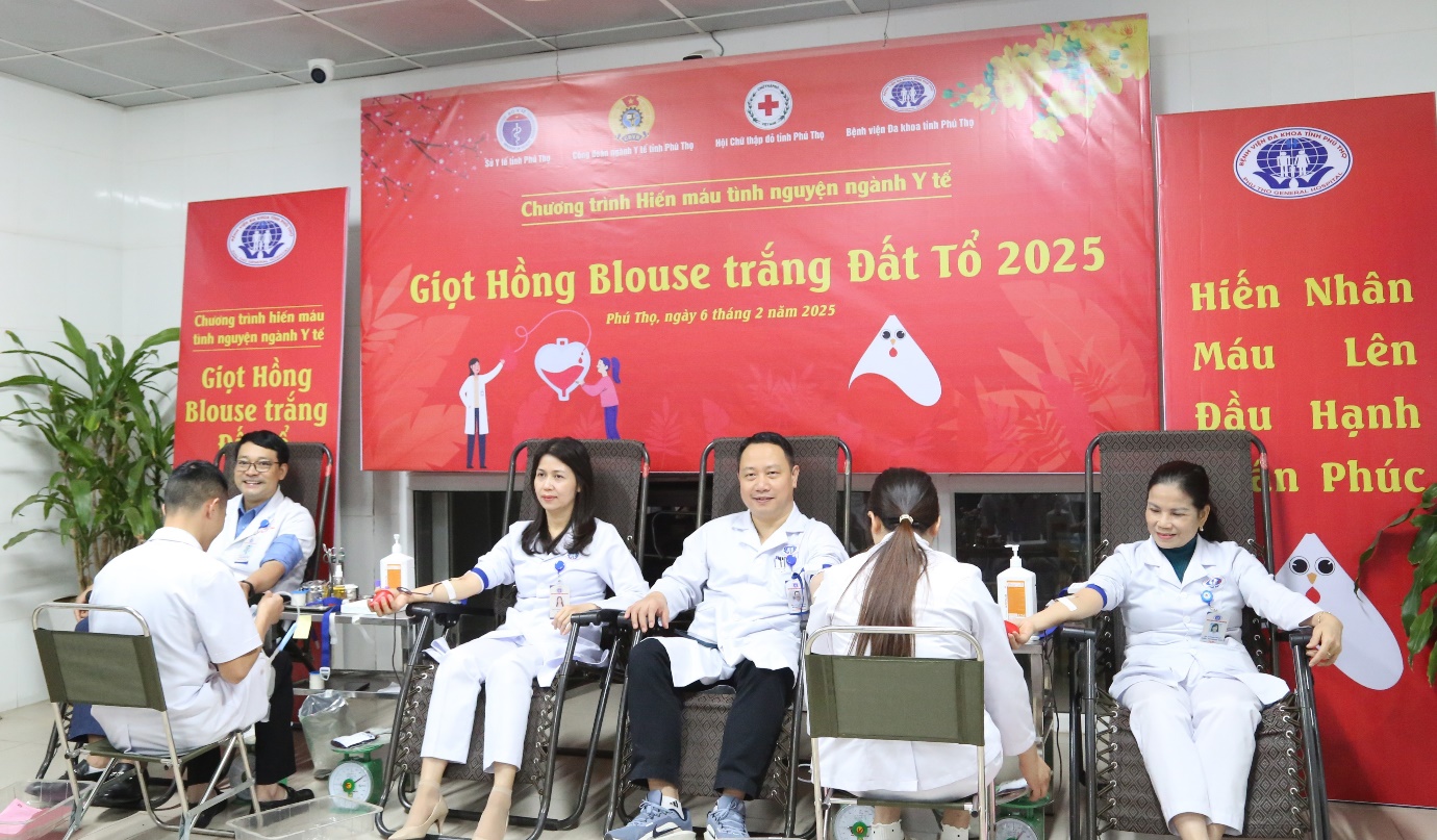 “Giọt hồng blouse trắng Đất Tổ 2025” - Ngày hội hiến máu của các thầy thuốc, cán bộ, viên chức ngành y tế Phú Thọ 