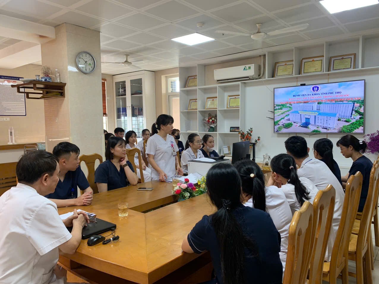 Sinh hoạt khoa học điều dưỡng tại Bệnh viện Đa khoa tỉnh Phú Thọ