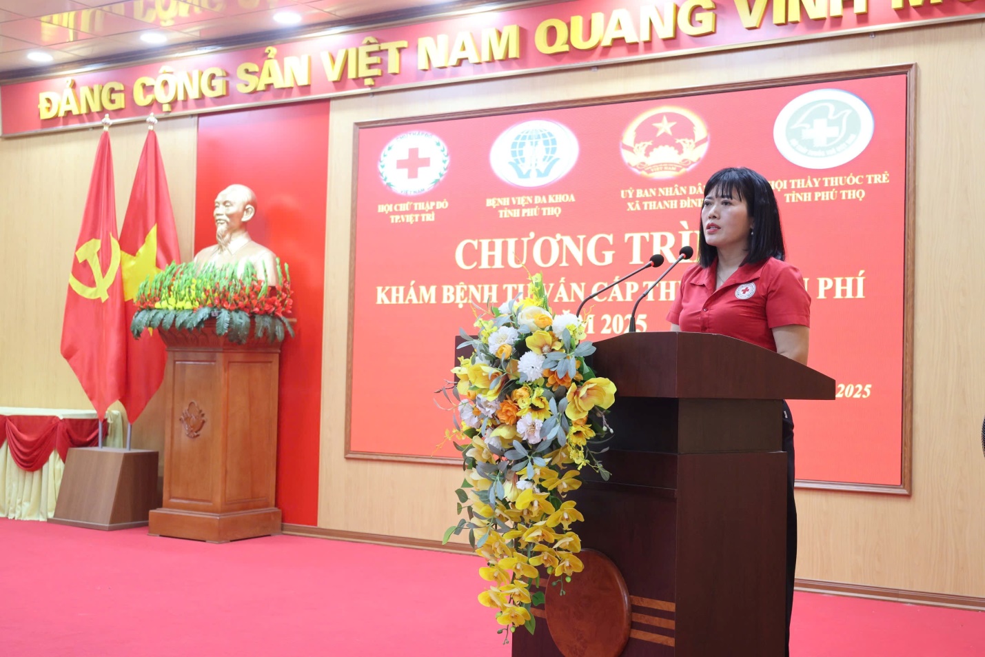 Chương trình khám, tư vấn, cấp phát thuốc miễn phí cho người dân 