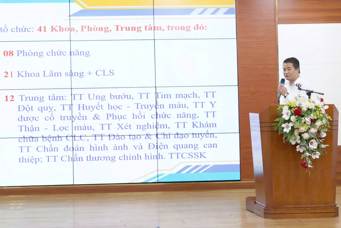 BSCKII. Lê Đình Thanh Sơn – Giám đốc Bệnh viện Đa khoa tỉnh Phú Thọ trình bày báo cáo tại chương trình
