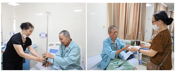 Nhóm Vạn sự Tùy duyên trao suất cơm và chè cho người bệnh tại khoa Hóa trị