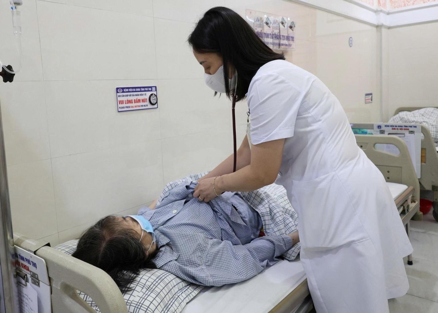 Người bác sĩ tận tâm vì người bệnh, vững vàng về chuyên môn, mẫu mực về y đức