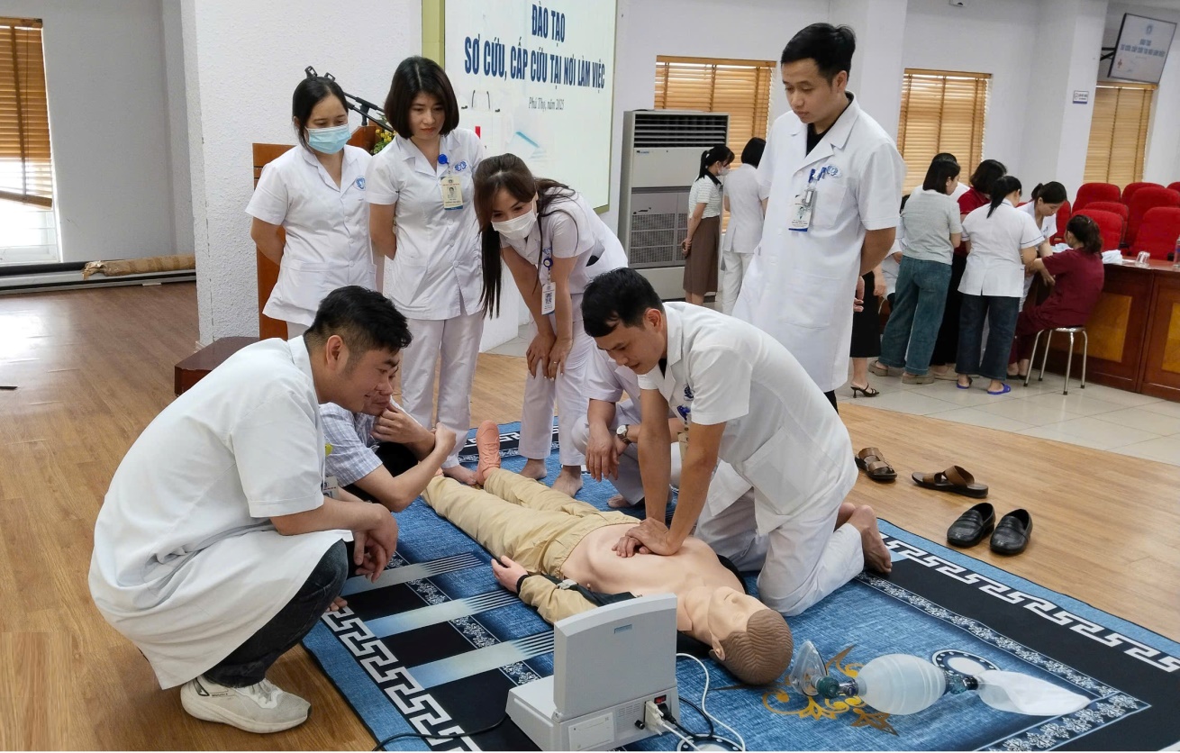 Bế giảng chương trình “Đào tạo sơ cứu, cấp cứu tại nơi làm việc”
