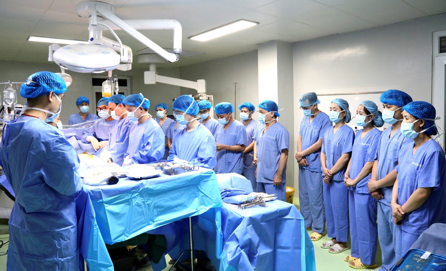 Xuyên đêm lấy tạng từ chàng trai trẻ chết não giúp hồi sinh 4 cuộc đời