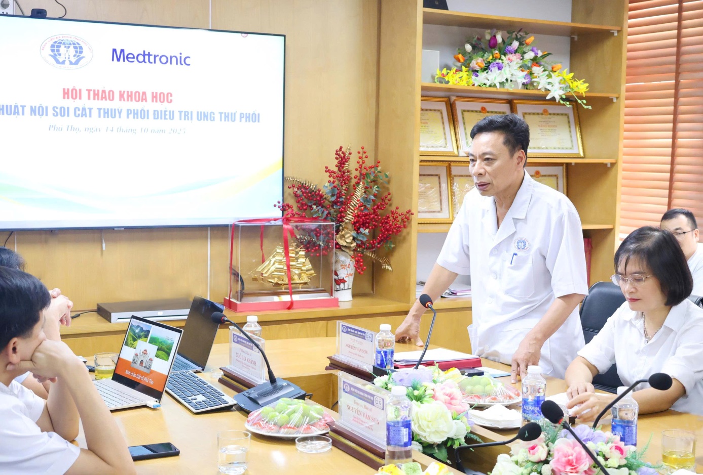 PGS.TS Nguyễn Văn Sơn – Phó Giám đốc Bệnh viện phát biểu tại hội thảo