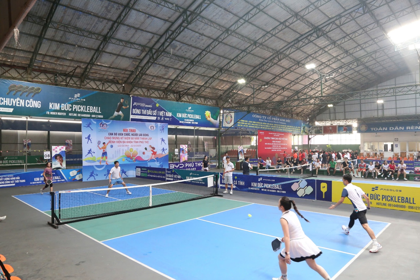 Hình ảnh các vận động viên thi đấu pickleball