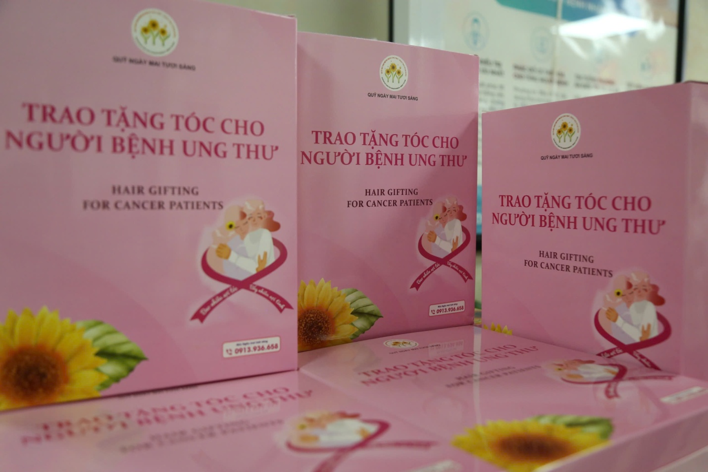 Những món quà “hồng” được trao gửi trong “Tháng Mười Hồng”