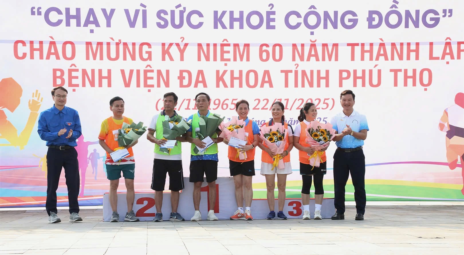 Ban tổ chức trao giải Truyền cảm hứng cho các vận động viên