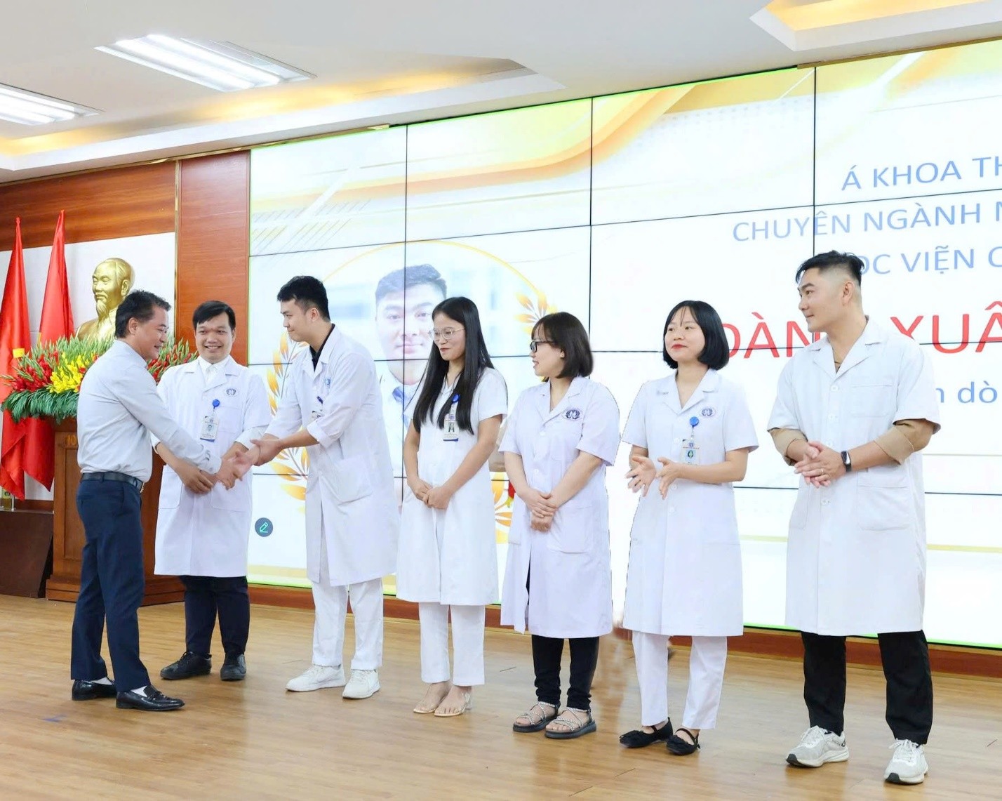 Vinh danh cán bộ có thành tích xuất sắc trong kỳ thi tuyển sinh sau đại học năm 2025 3 vinh danh 3
