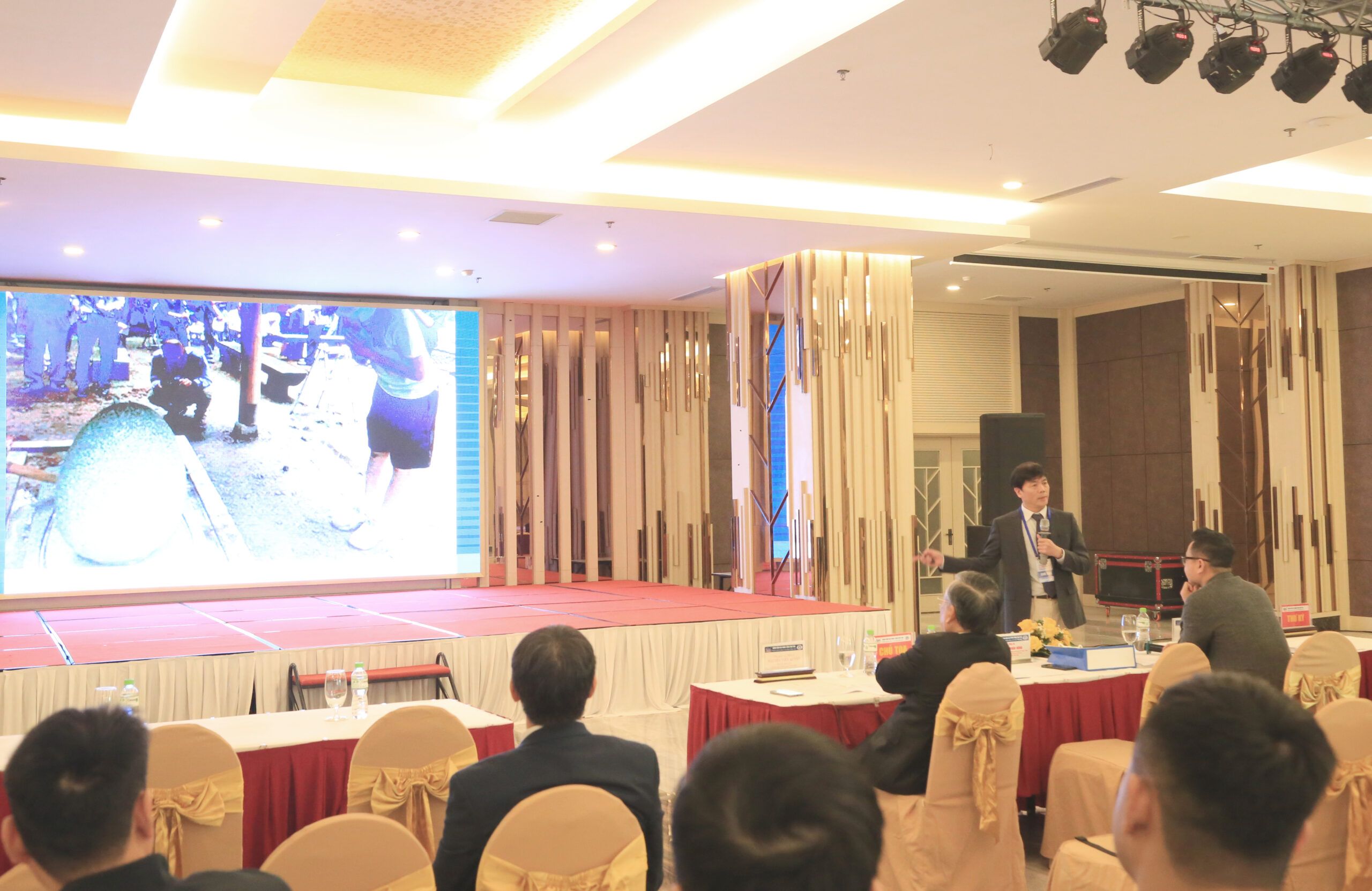 PGS.TS Nguyễn Xuân Hùng – Nguyên Giám đốc Trung tâm Phẫu thuật Đại trực tràng - Tầng sinh môn, Bệnh viện Hữu nghị Việt Đức – Chủ tọa Hội nghị Khoa học chuyên đề Phẫu thuật Tiêu hoá - Gan mật