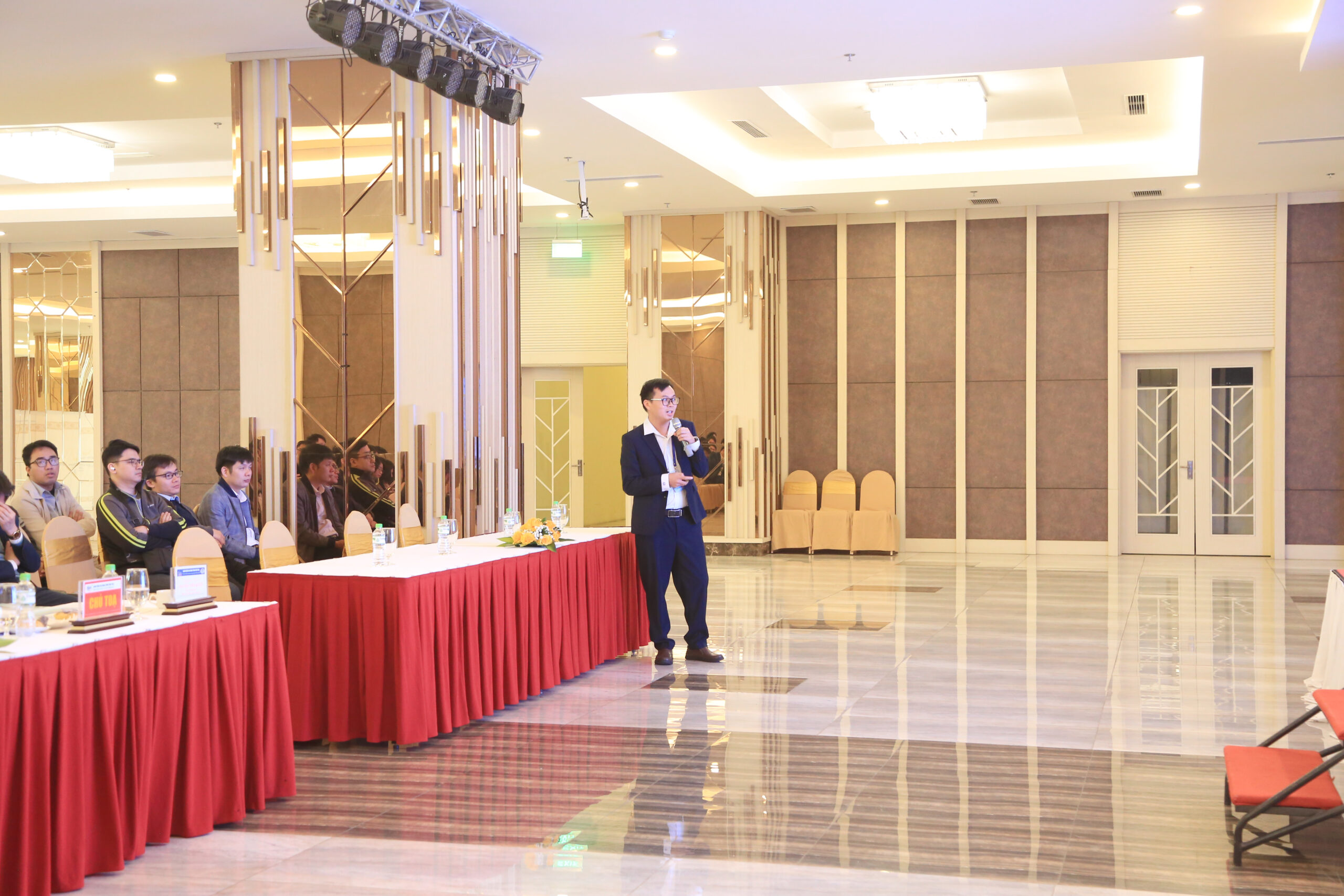 ThS.BS Diệp Văn Hai - Bệnh viện Đa khoa tỉnh Phú Thọ trình bày báo cáo tại Hội nghị