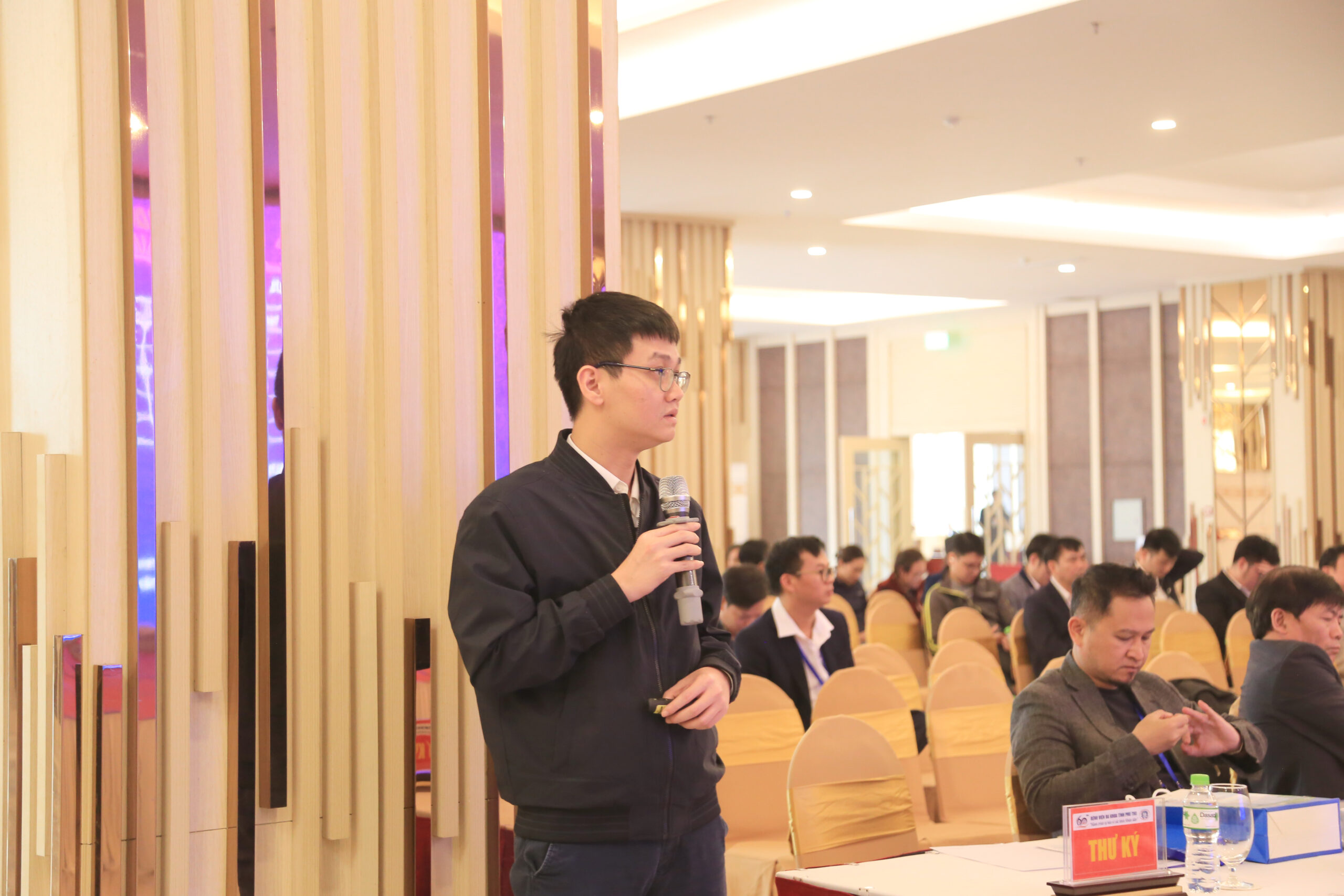 ThS.BS Trương Tiến Thịnh - Bệnh viện Đa khoa Vĩnh Phúc trình bày báo cáo tại Hội nghị