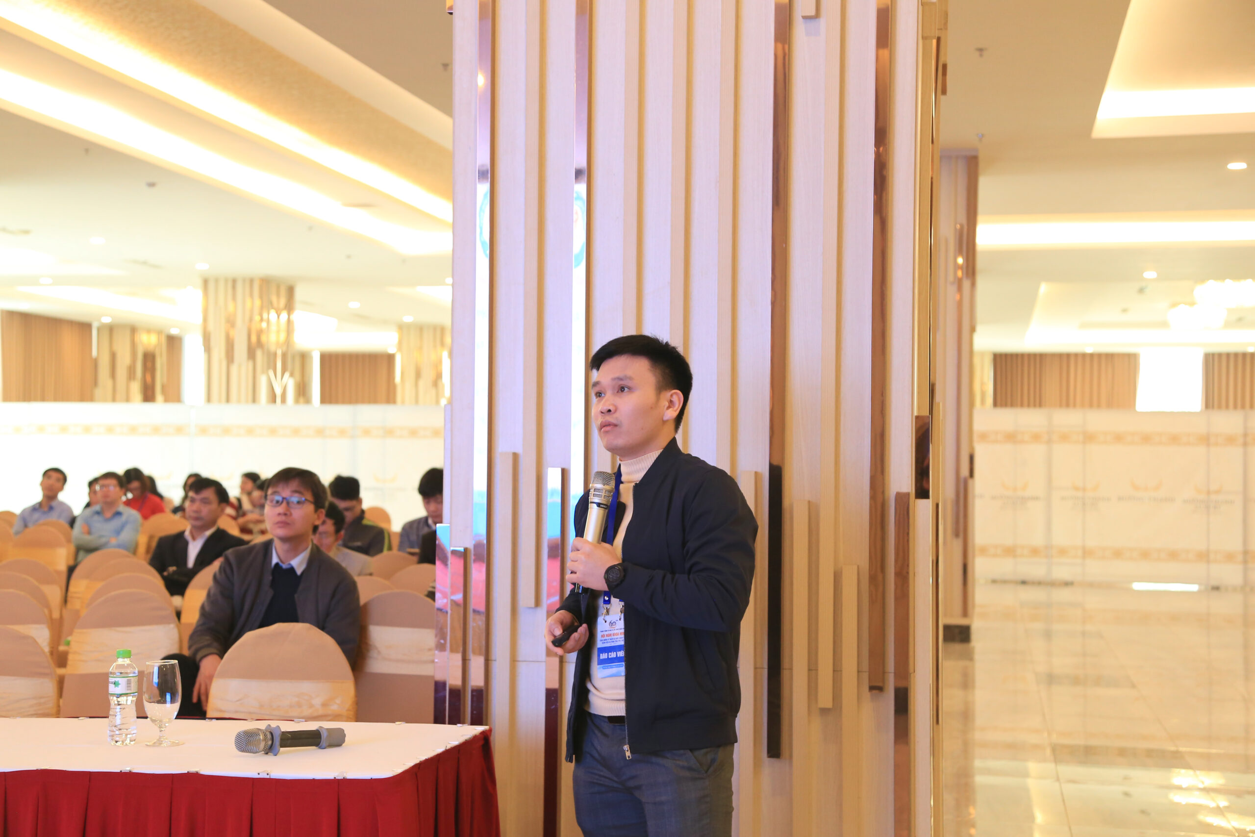 ThS.BS Bùi Minh Tứ - Bệnh viện Đa khoa Hoà Bình trình bày báo cáo tại Hội nghị