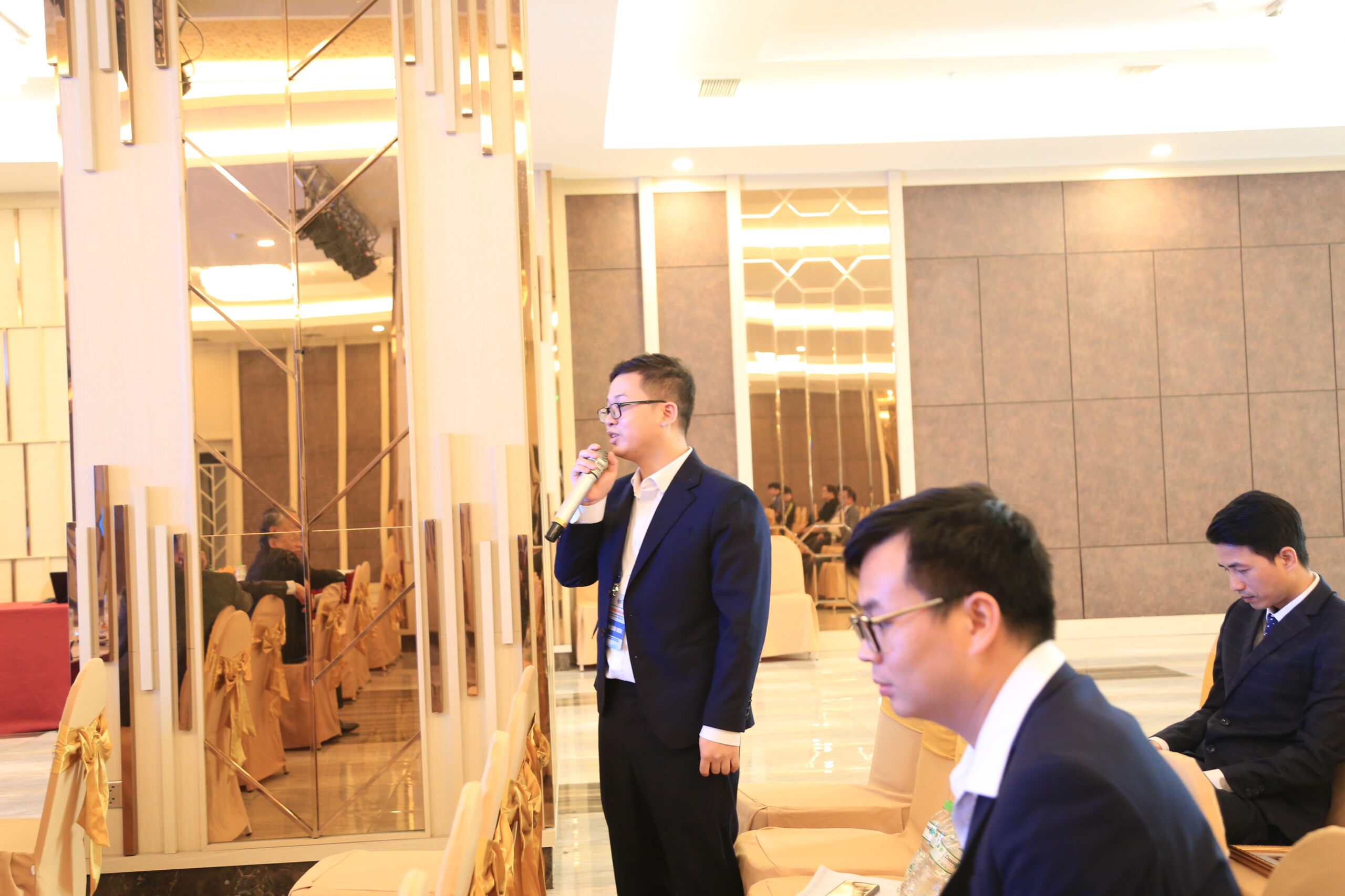 BSNT. Nguyễn Hoàng Giang - Bệnh viện Đa khoa tỉnh Phú Thọ trình bày báo cáo tại Hội nghị